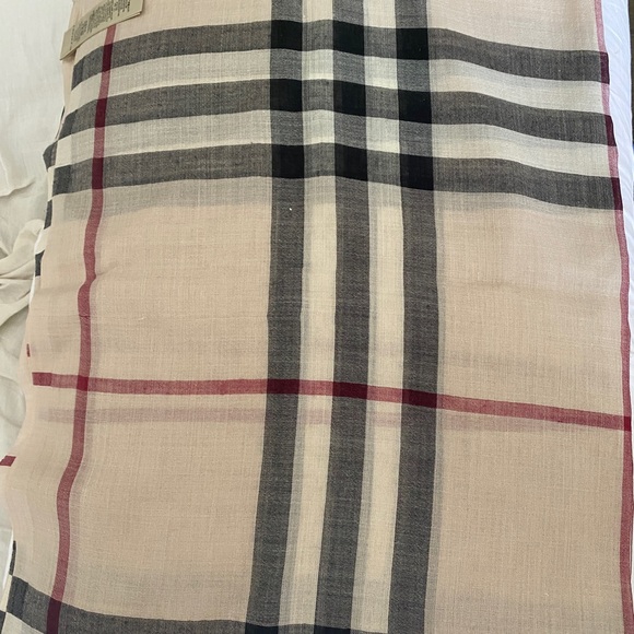 Burberry Scarf in Like New Condition - Picture 1 of 4
